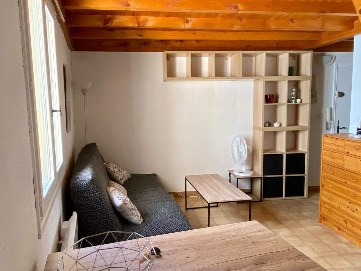 Studio meublé calme avec mezzanine – rue des Gondreaux