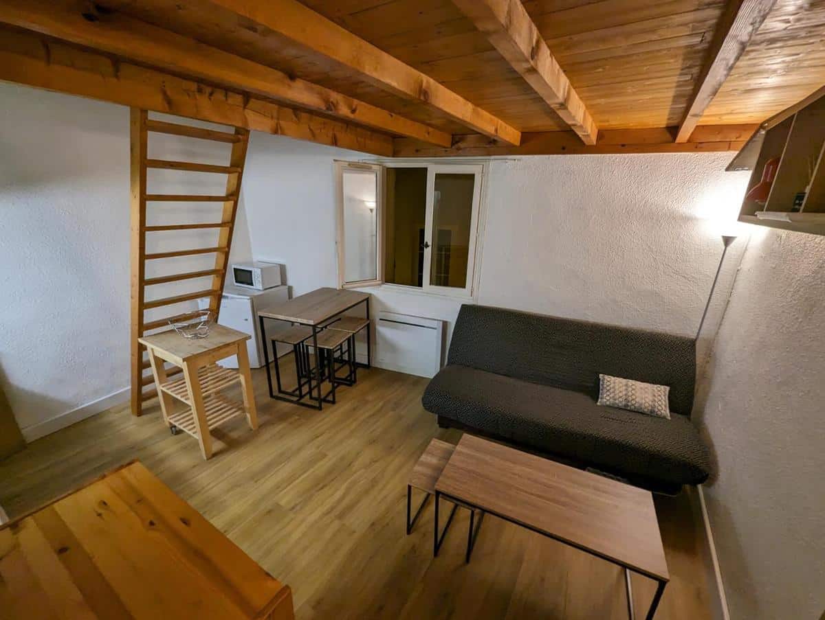 Studio meublé calme avec mezzanine – rue des Gondreaux
