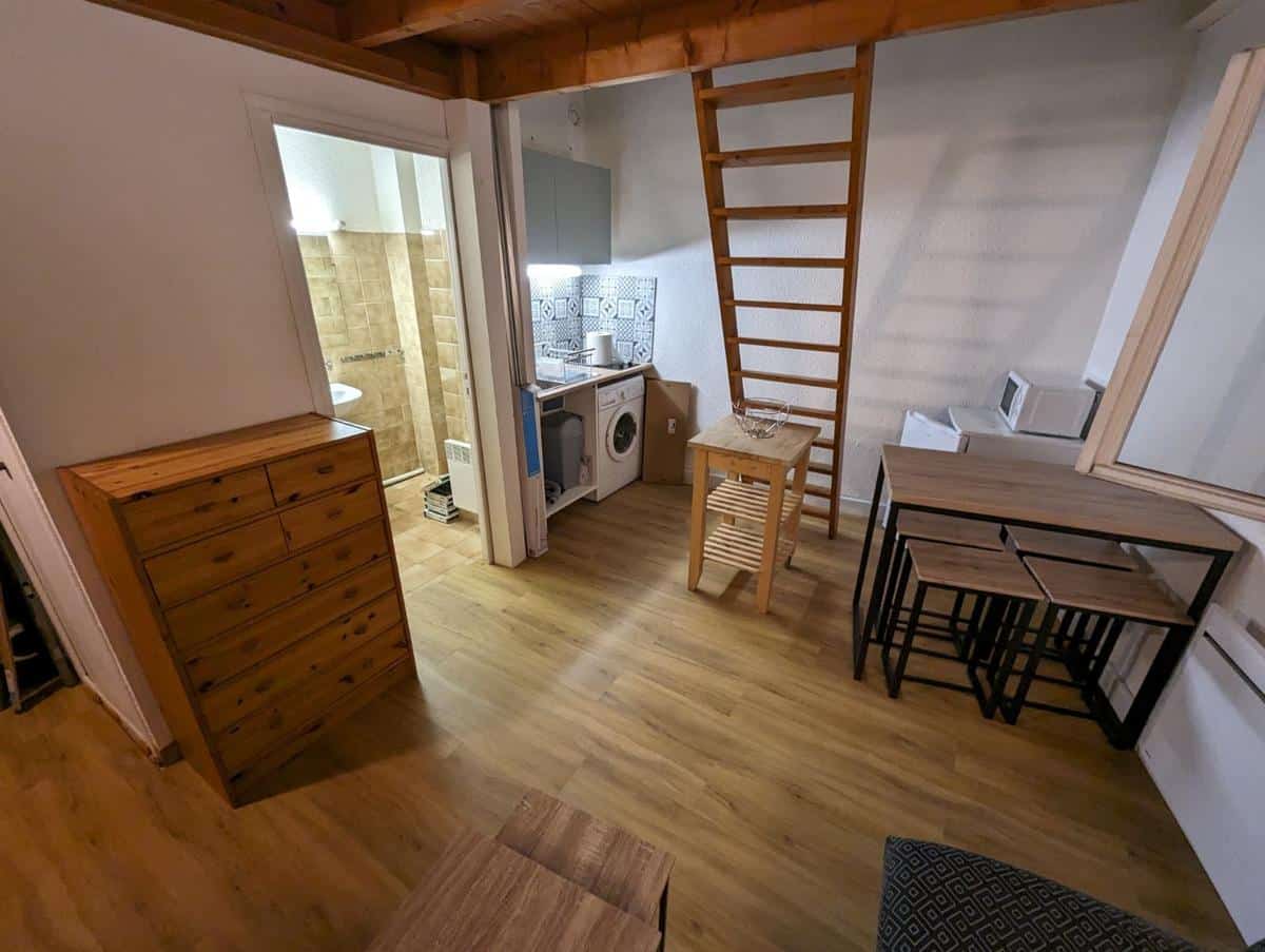 Quiet furnished studio with mezzanine – rue des Gondreaux