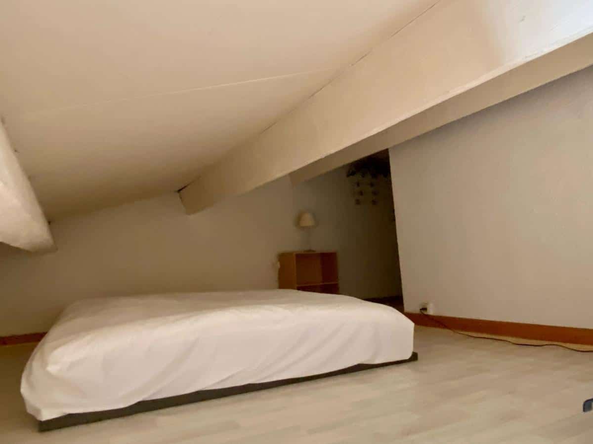 Quiet furnished studio with mezzanine – rue des Gondreaux