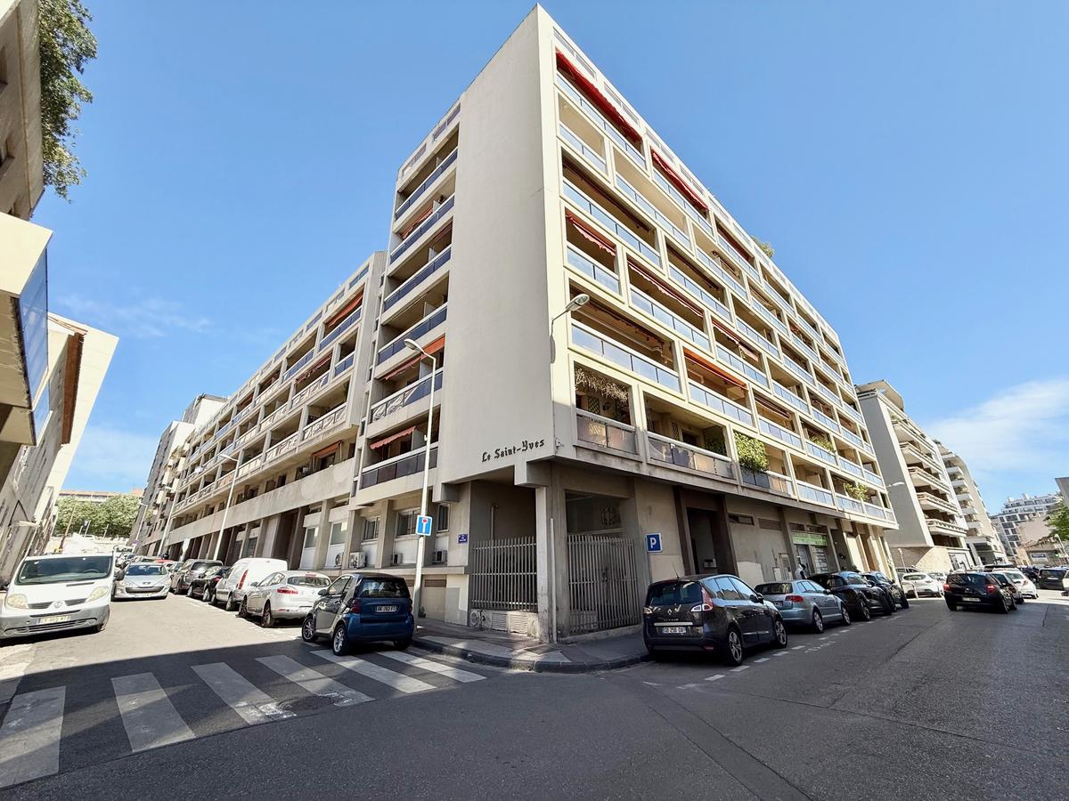 Local commercial 63 m2 Marseille 8ème