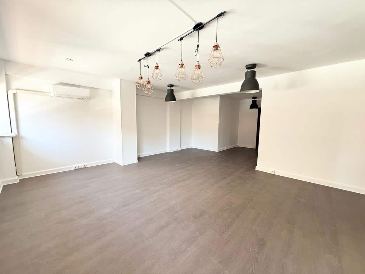 Commercial premises 63 m2 Marseille 8th