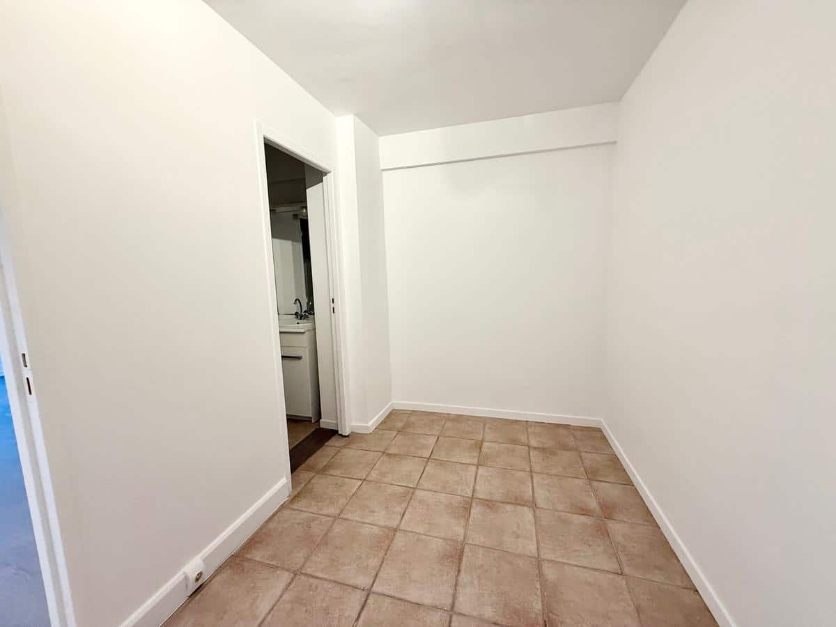 Commercial premises 63 m2 Marseille 8th