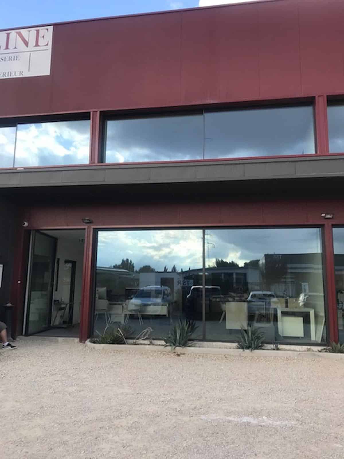 PELISSANNE – WAREHOUSE OF 245 M2 FOR RENT