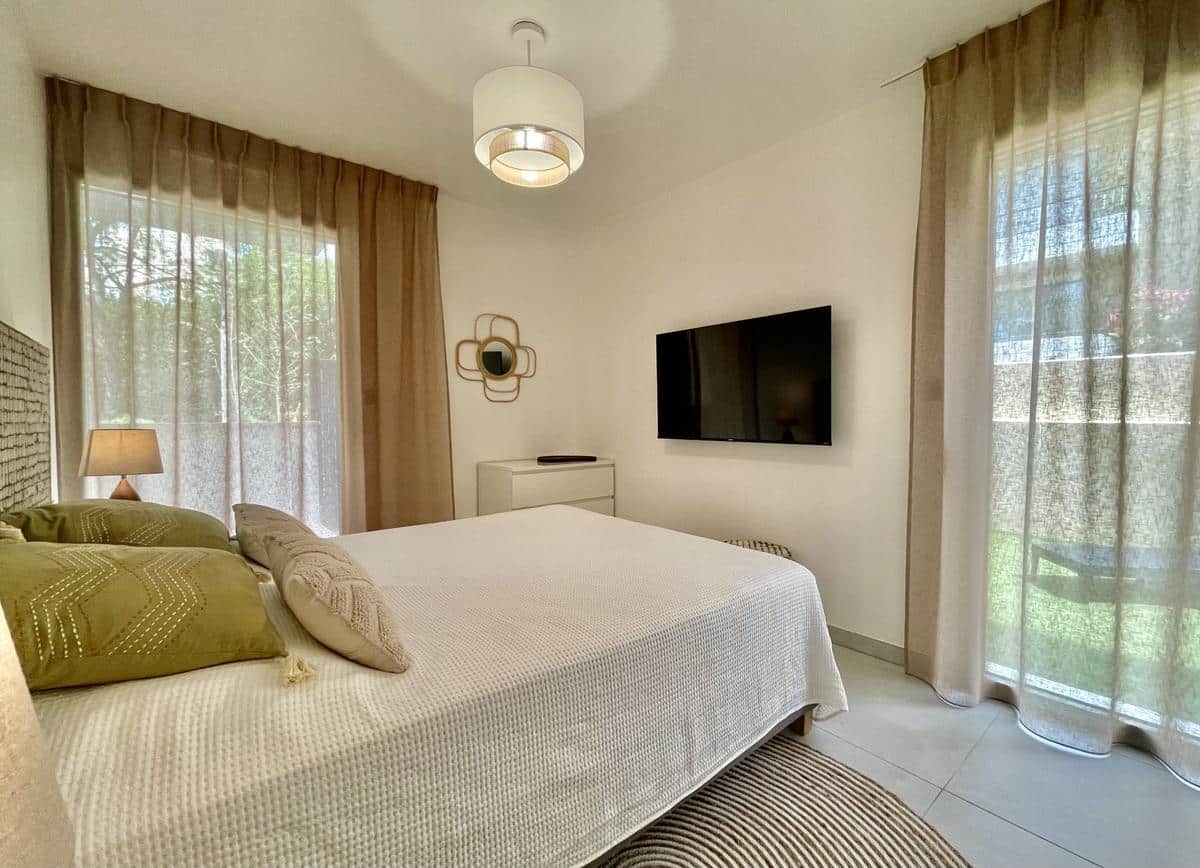 New, air-conditioned, and furnished 2-room apartment – With parking – Close to the town center