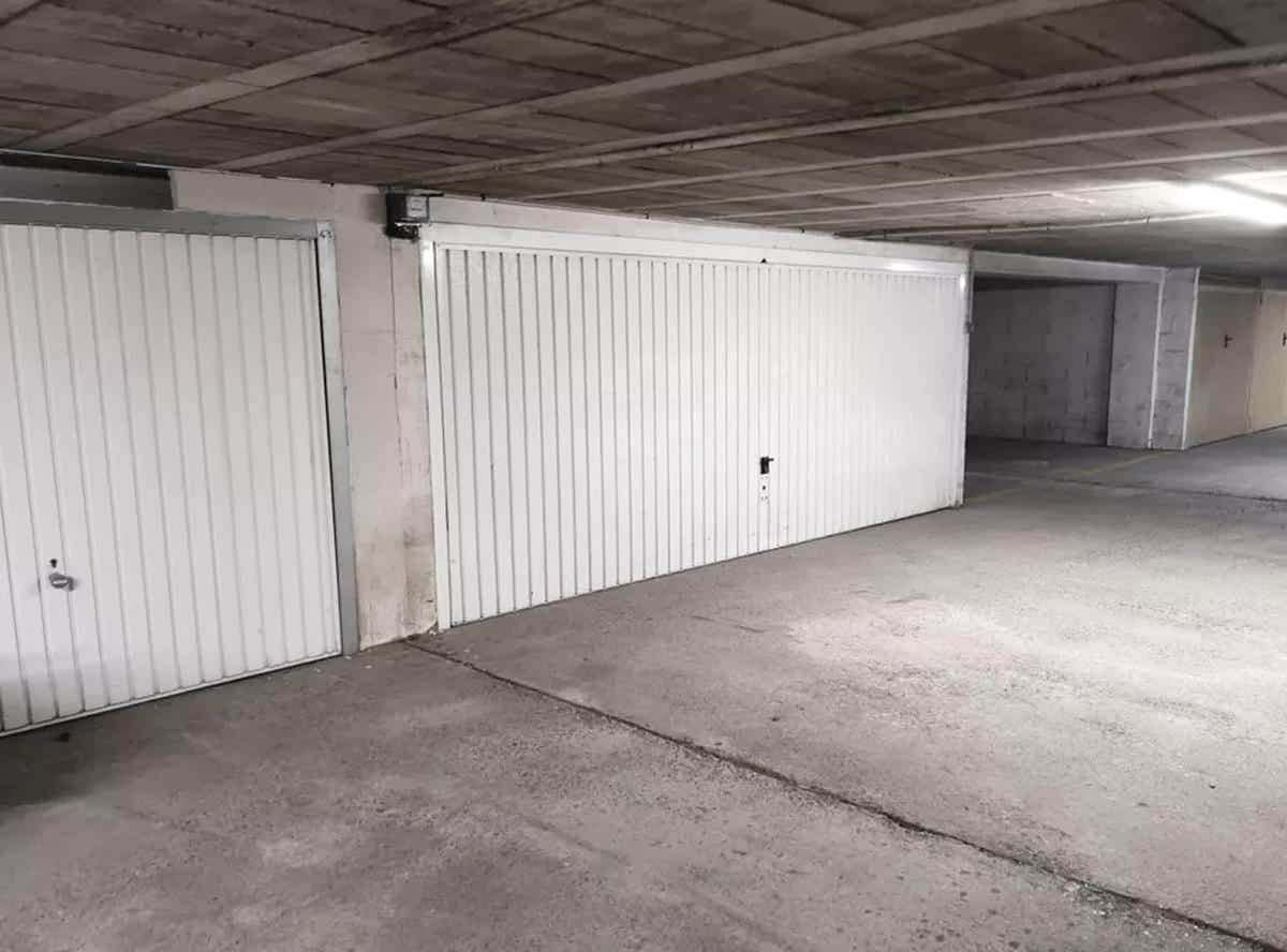 Double garage 27 m2 Marseile 8th