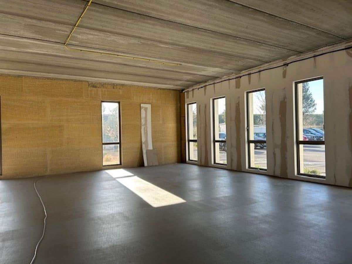 NEW OFFICES OF 196M2 FOR RENT LANCON-PROVENCE