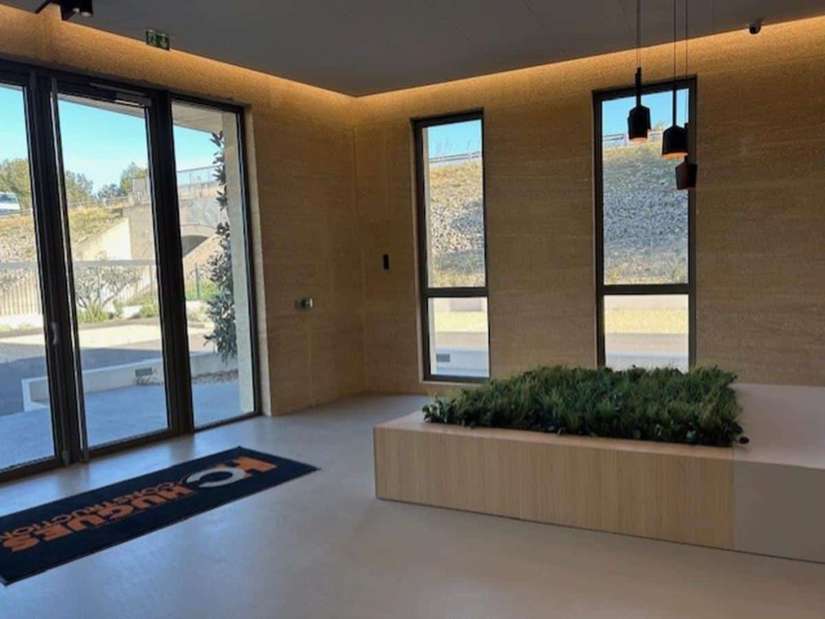 NEW OFFICES OF 196M2 FOR RENT LANCON-PROVENCE