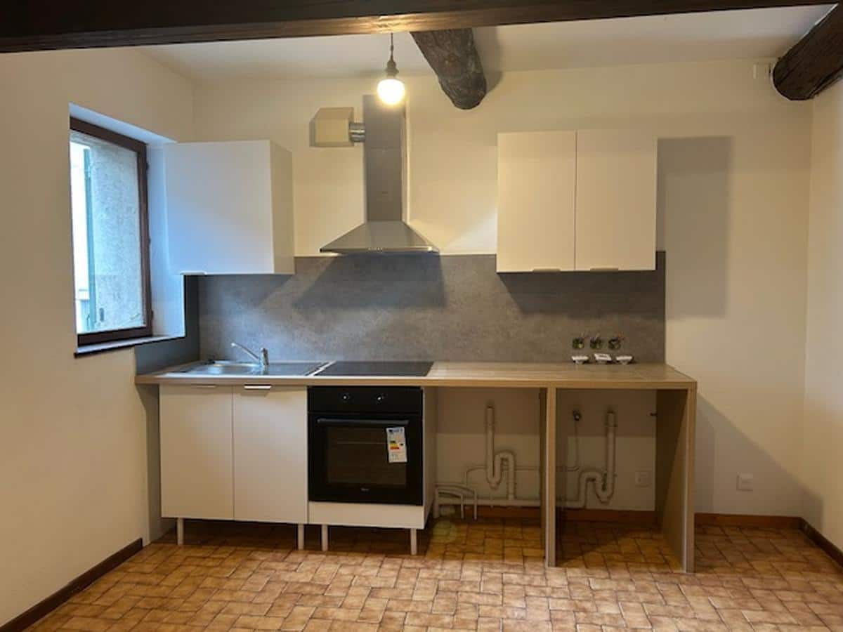 T3 TOWNHOUSE FOR RENT IN SALON