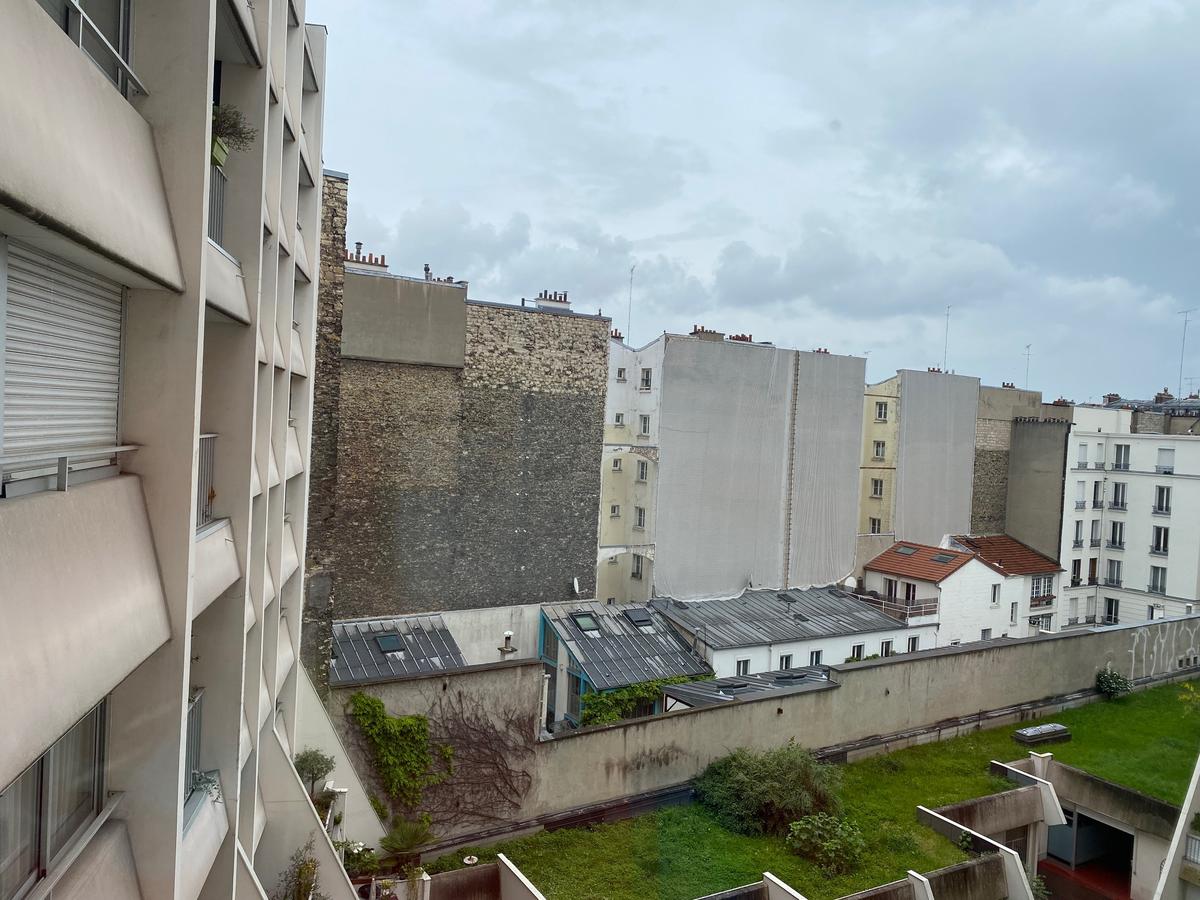 STALINGRAD / RUE AQUEDUC : STUDIO REFAIT NEUF