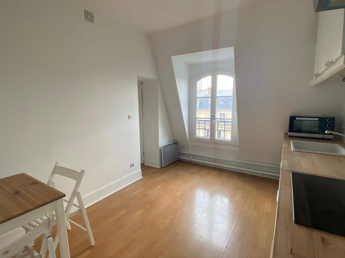 11th Place de la République: 2-room furnished apartment, completely renovated