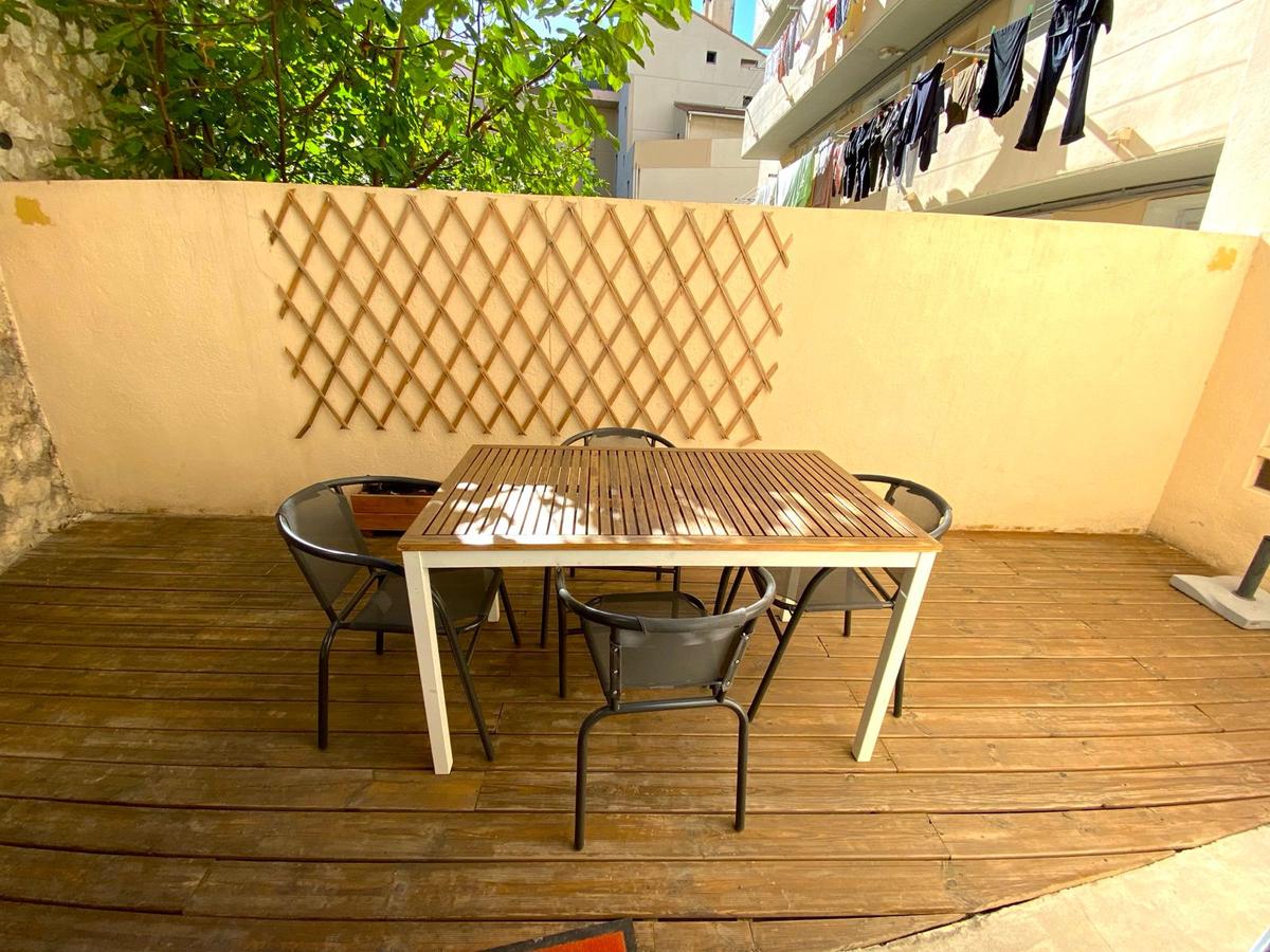 Type 2 with terrace 13002 Marseille