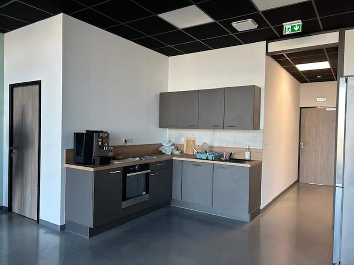 Locaux d’activité de 1831m2 à louer à Miramas