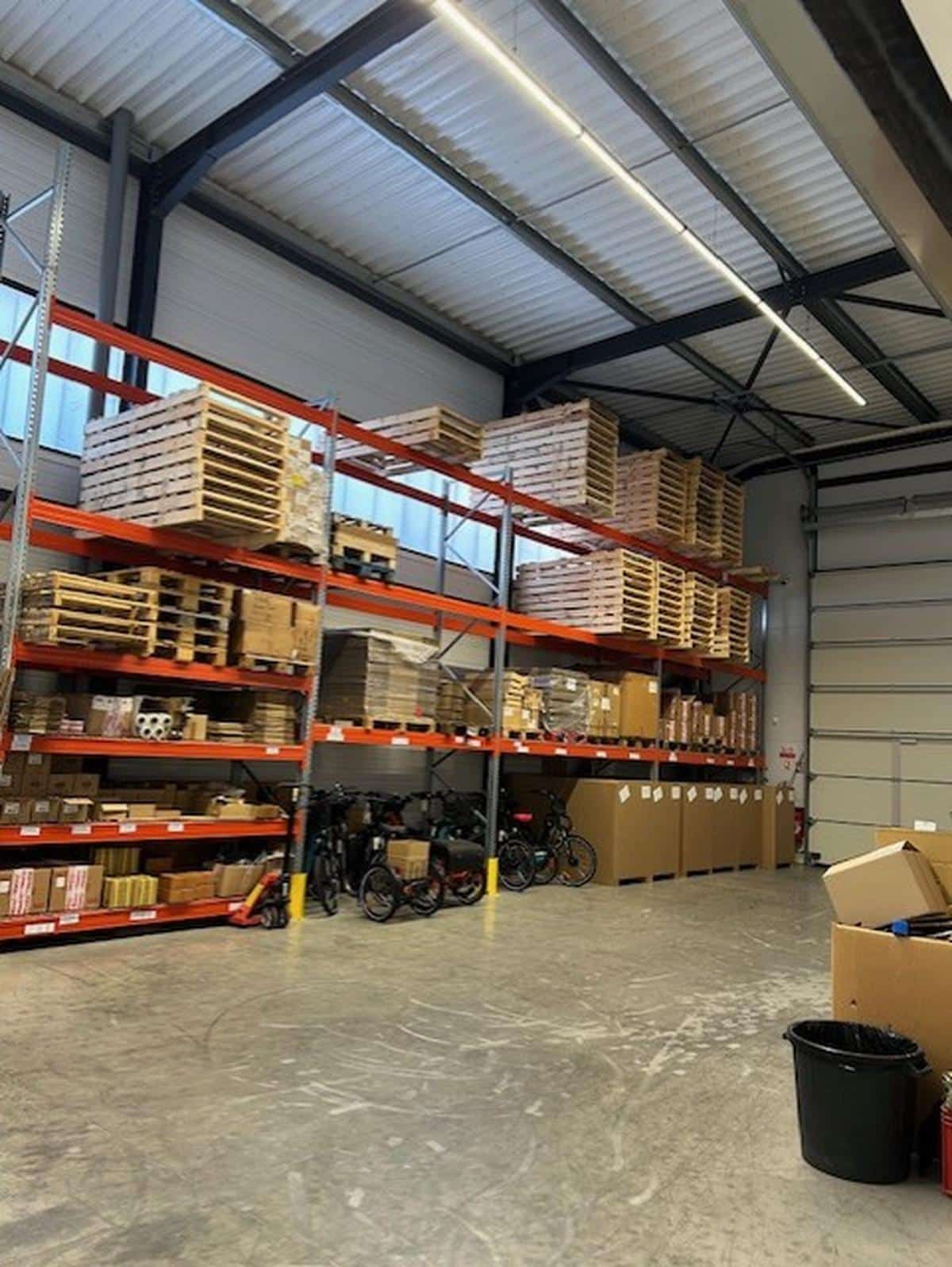 Business premises of 1831m2 for rent in Miramas