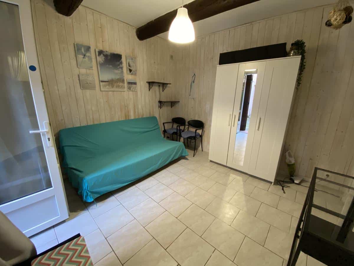 Furnished studio apartment of 17m2 – Quiet courtyard access, Rue de la Paix