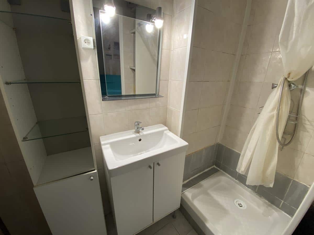 Furnished studio apartment of 17m2 – Quiet courtyard access, Rue de la Paix