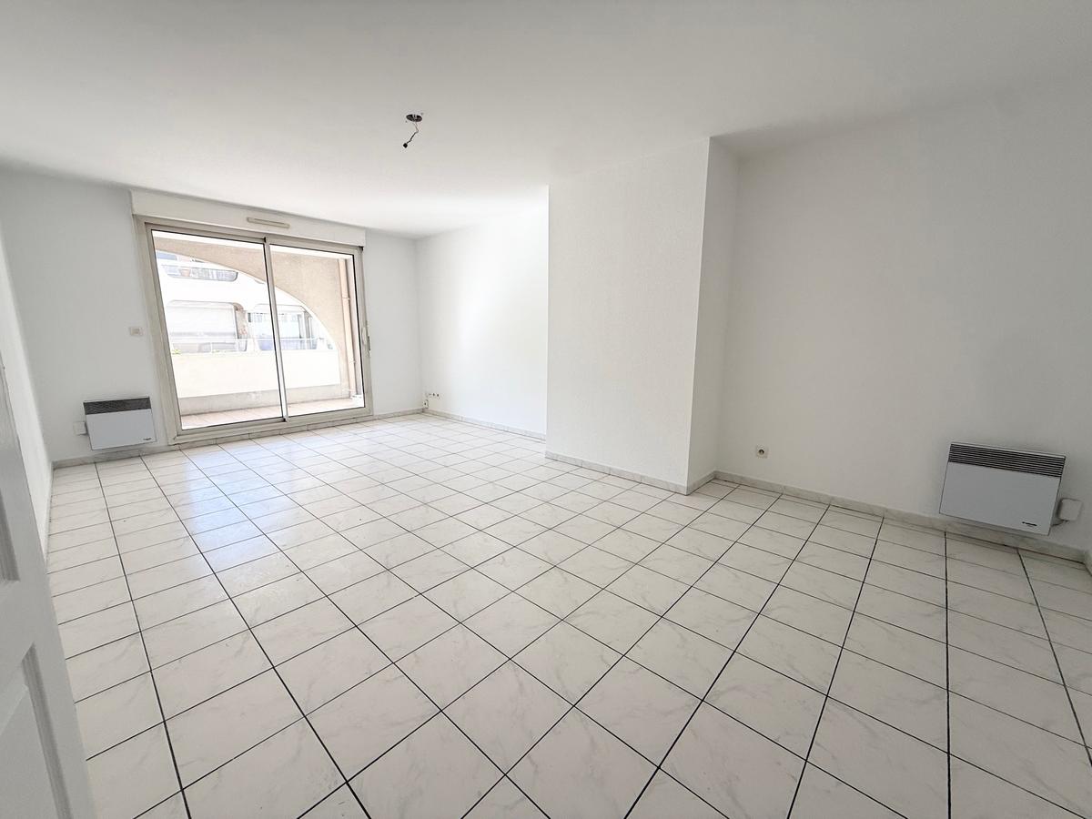 Type 3 of 68 m2 + terraces of 13 m2 + garage + cellar