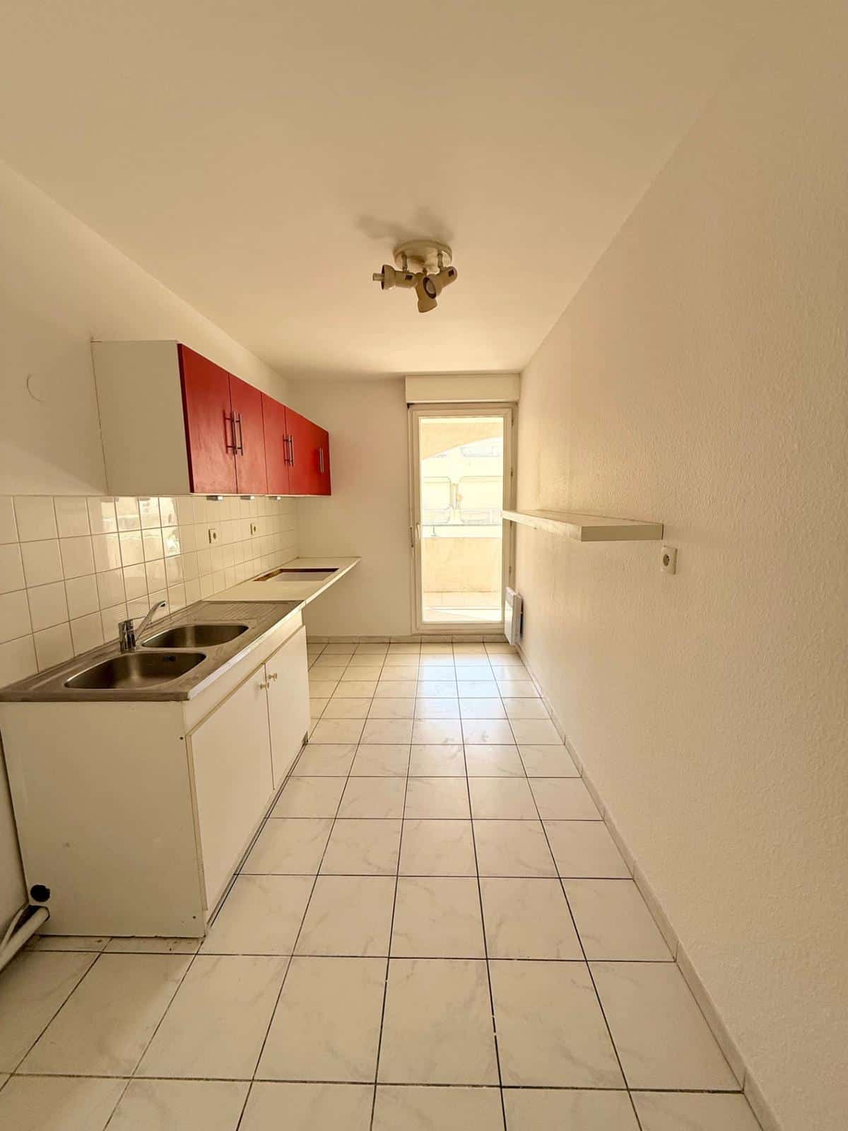 Type 3 of 68 m2 + terraces of 13 m2 + garage + cellar