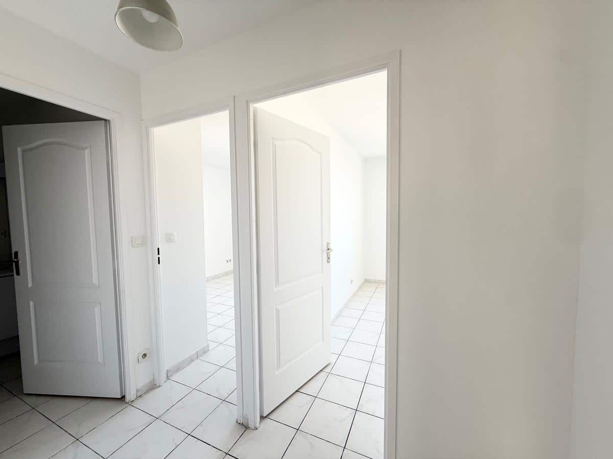 Type 3 of 68 m2 + terraces of 13 m2 + garage + cellar