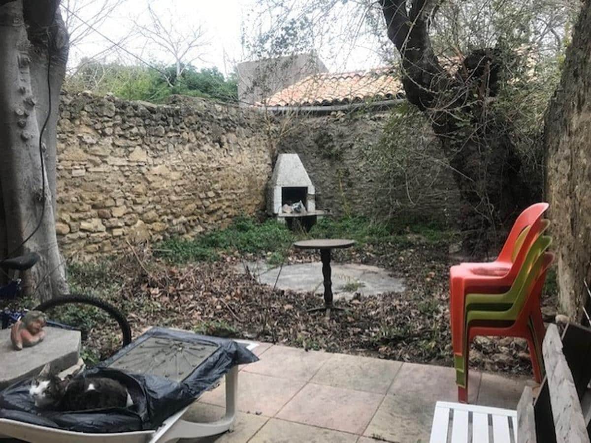 Village house of 63m2 for rent in Eyguières