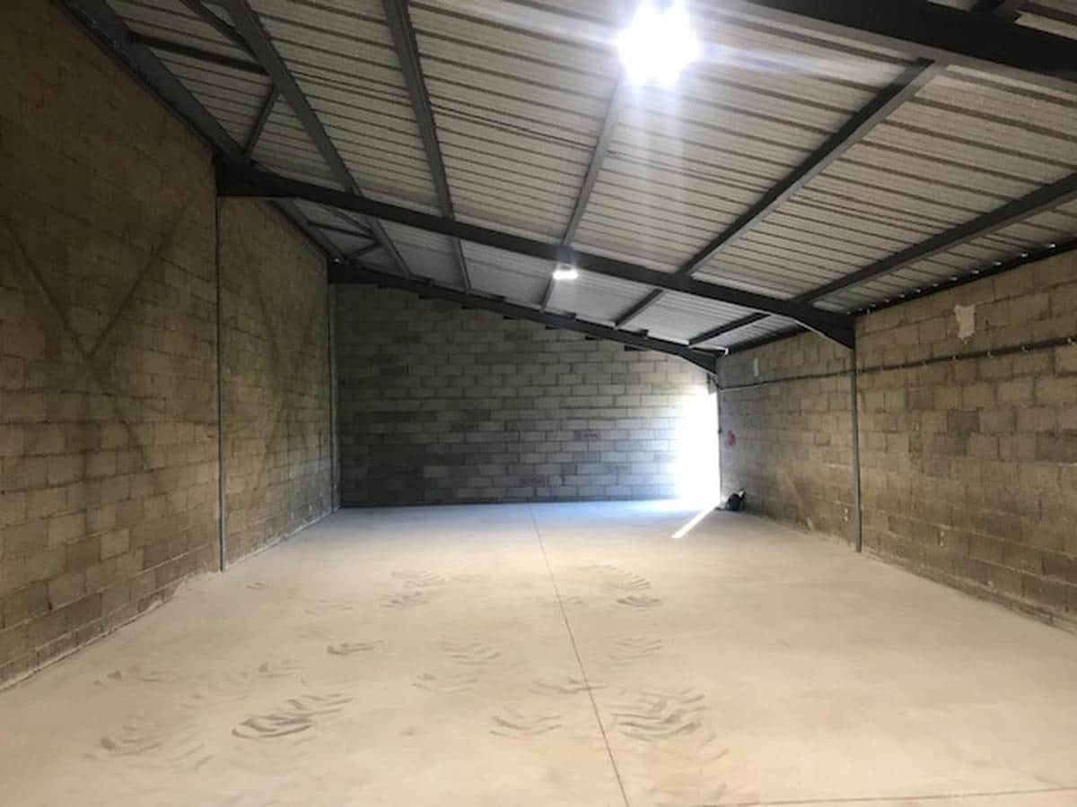 ENTREPOT A LOUER EYGUIERES