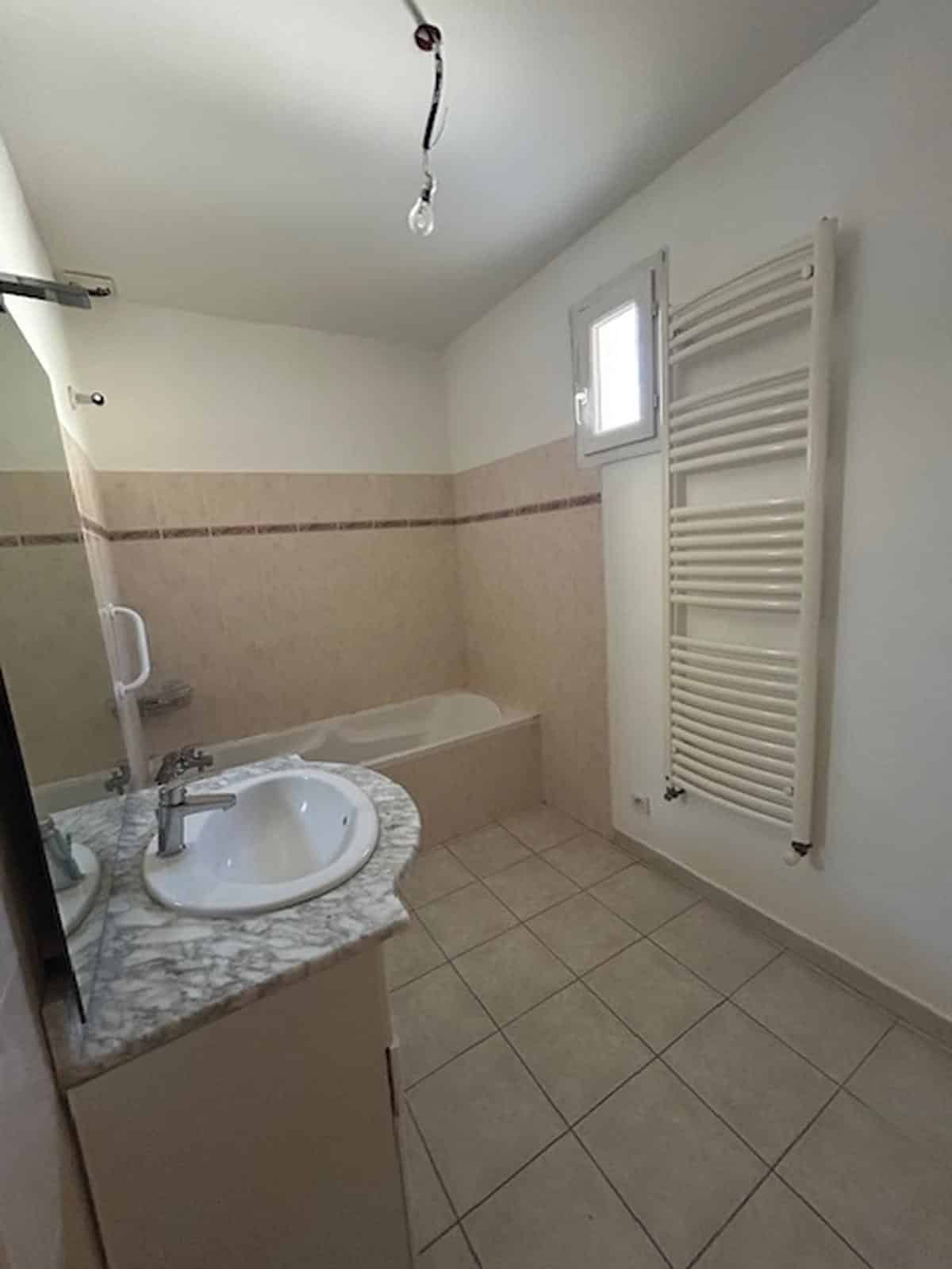 APPARTEMENT T3 A VENDRE A EYGUIERES