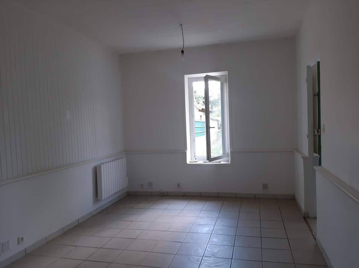 SALON – A LOUER – BUREAUX DANS UNE MAISON