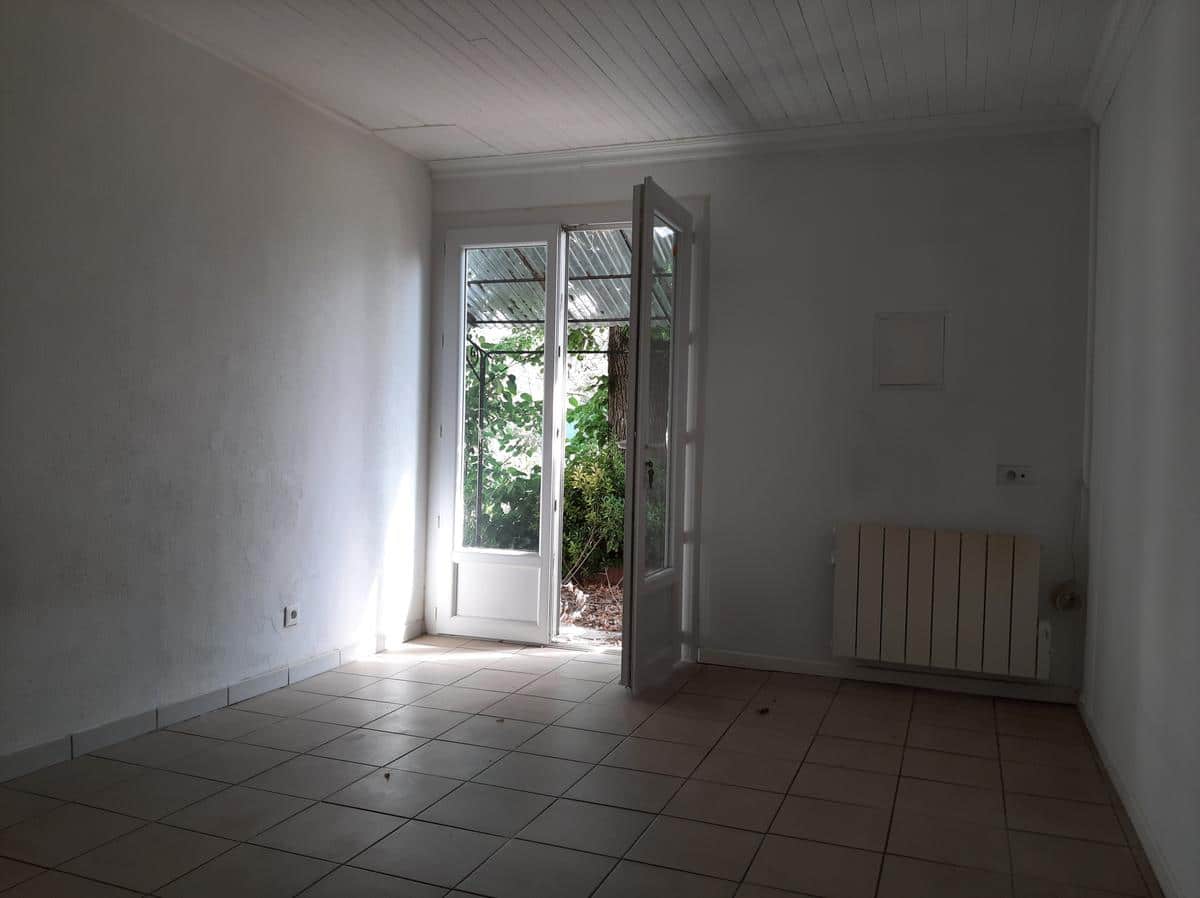 SALON – A LOUER – BUREAUX DANS UNE MAISON