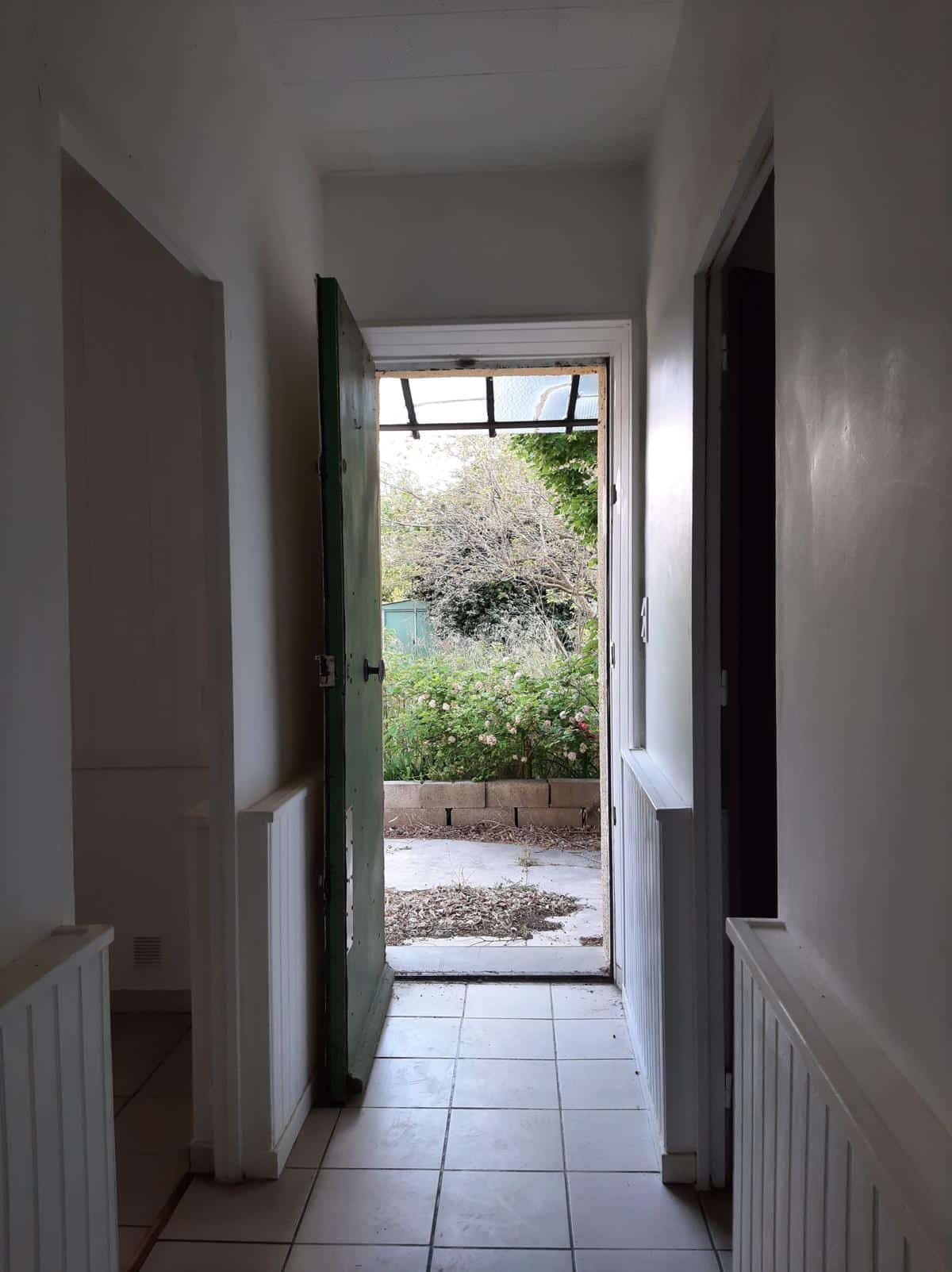 SALON – A LOUER – BUREAUX DANS UNE MAISON