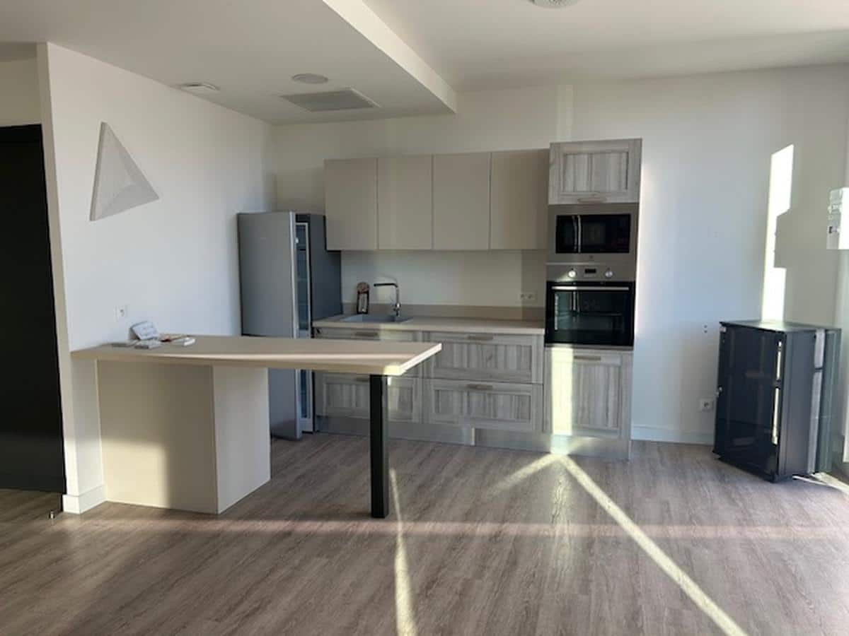 PELISSANNE – BUREAUX 120 M2 A LOUER