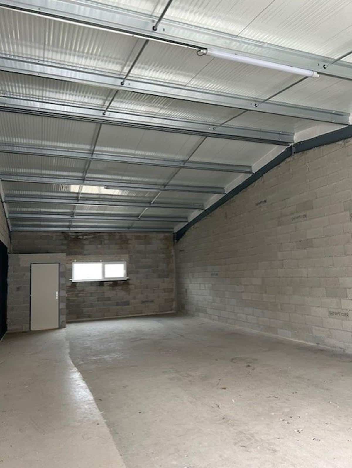 94m2 business premises Salon de Provence