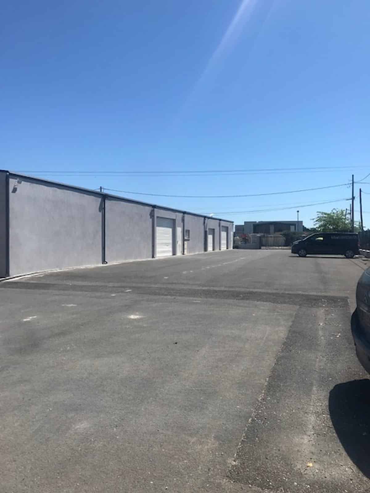 94m2 business premises Salon de Provence