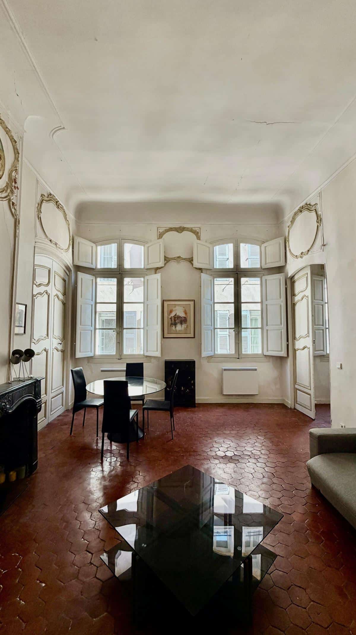 Large 2-room apartment in Aix city centre