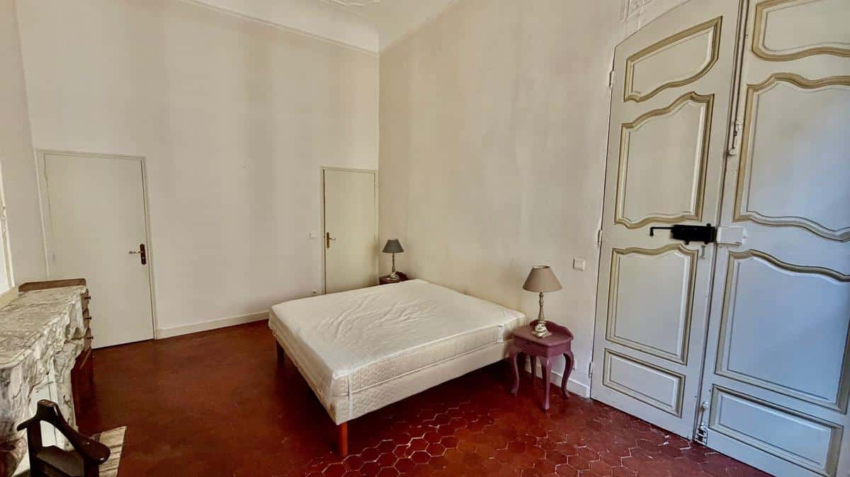 Large 2-room apartment in Aix city centre