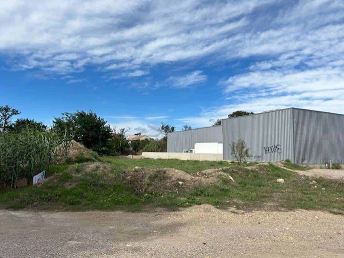 COMMERCIAL LAND FOR RENT SALON DE PROVENCE