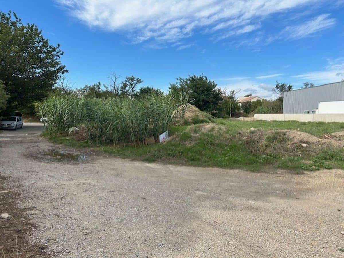 COMMERCIAL LAND FOR RENT SALON DE PROVENCE