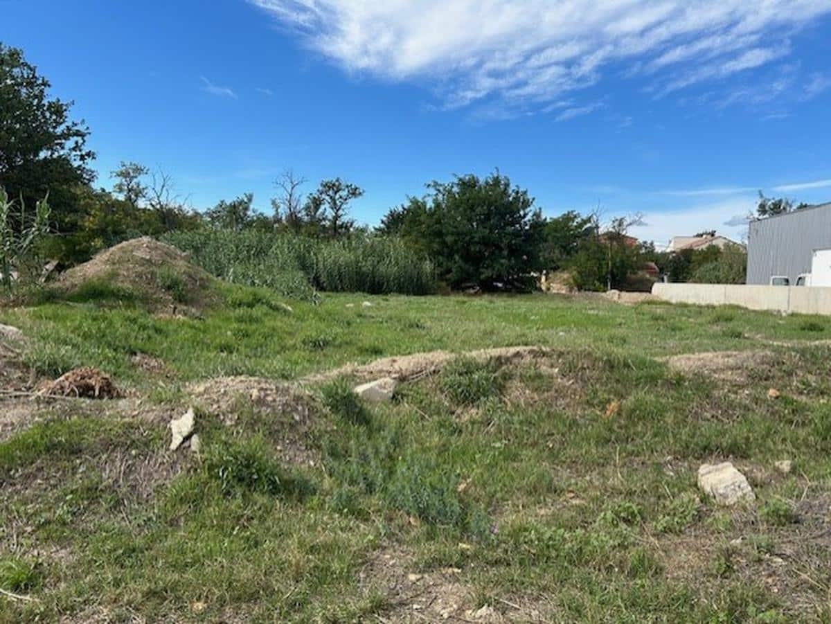 COMMERCIAL LAND FOR RENT SALON DE PROVENCE