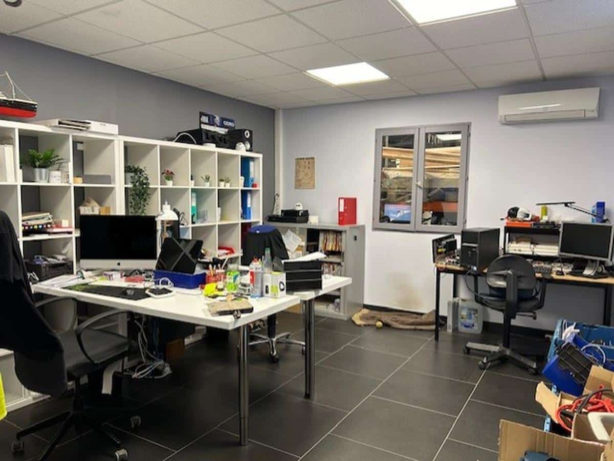 SALON DE PROVENCE – For rent offices of 200m2