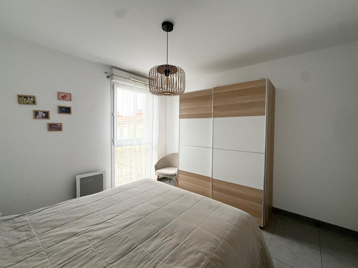 Type 3 of 63.50 m2 + terrace of 12 m2 Marseile 9th