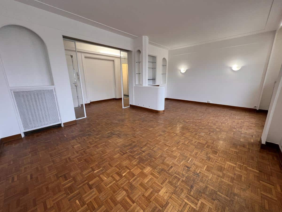 Type 3/4 rénové Marseille 1er (Saint-Charles / Maurice Bou