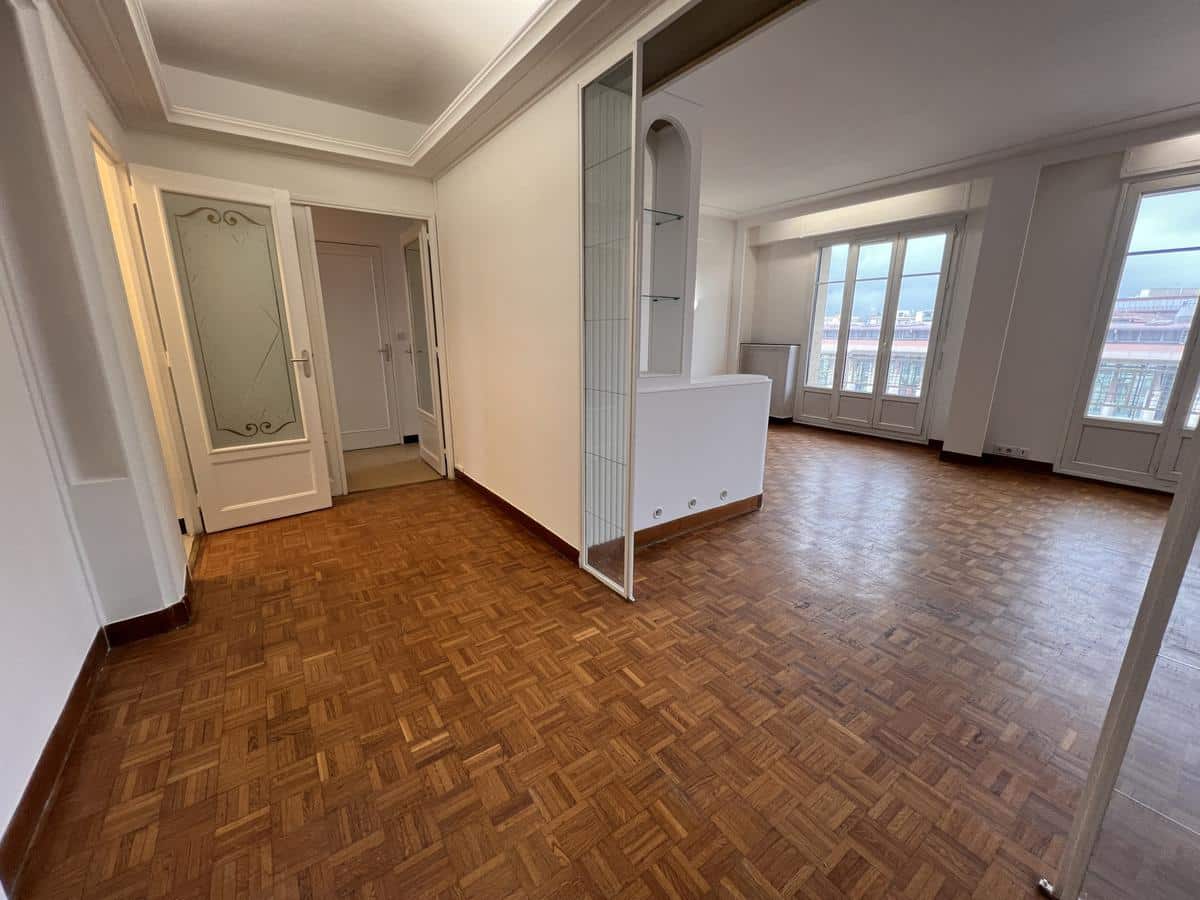 Type 3/4 renovated Marseille 1st (Saint-Charles / Maurice Bou