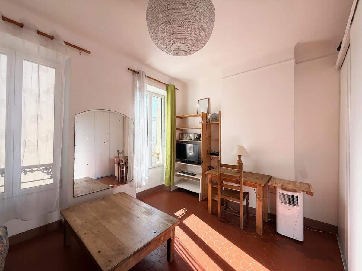 Type 4 de 78,90 m2 avec balcon Marseille 6ème