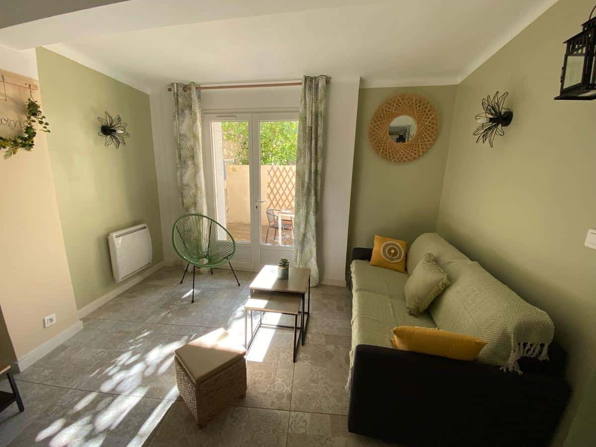 Type 2 with terrace 13002 Marseille