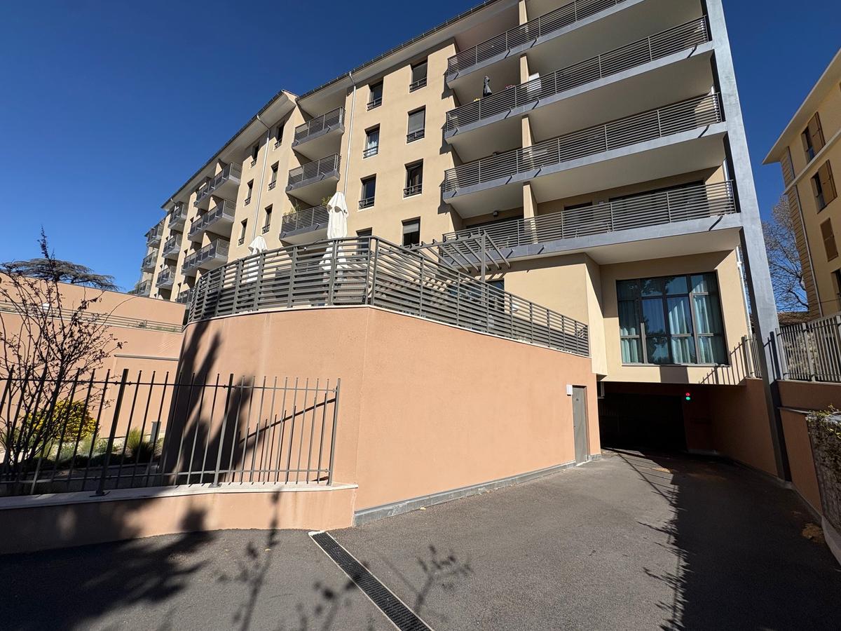 Aix-en-Provence – Closed garage