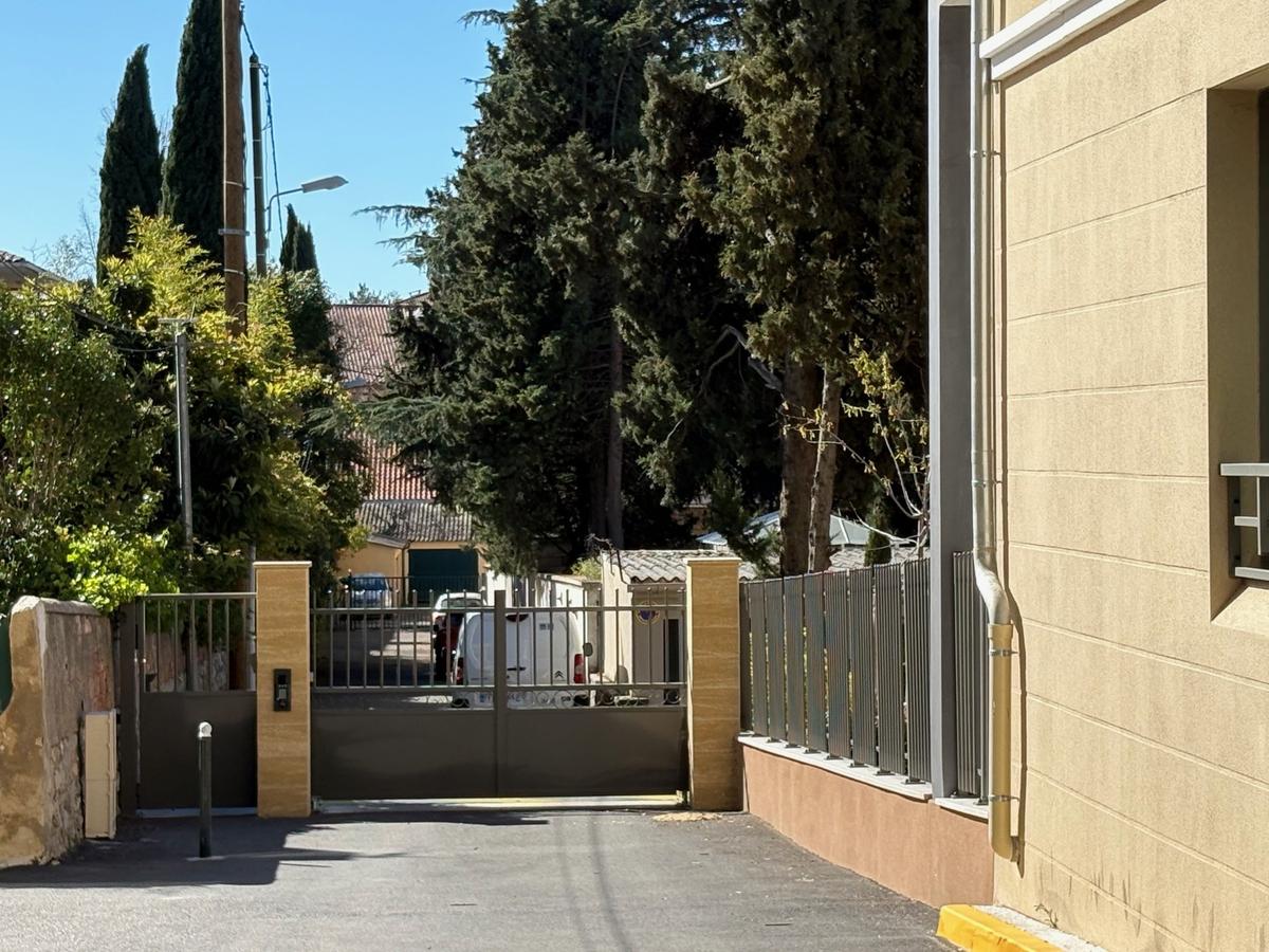 Aix-en-Provence – Closed garage