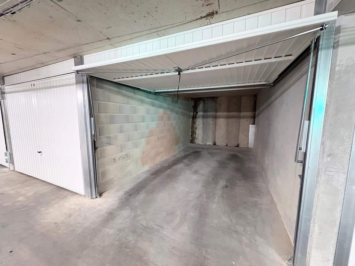 Aix-en-Provence – Closed garage