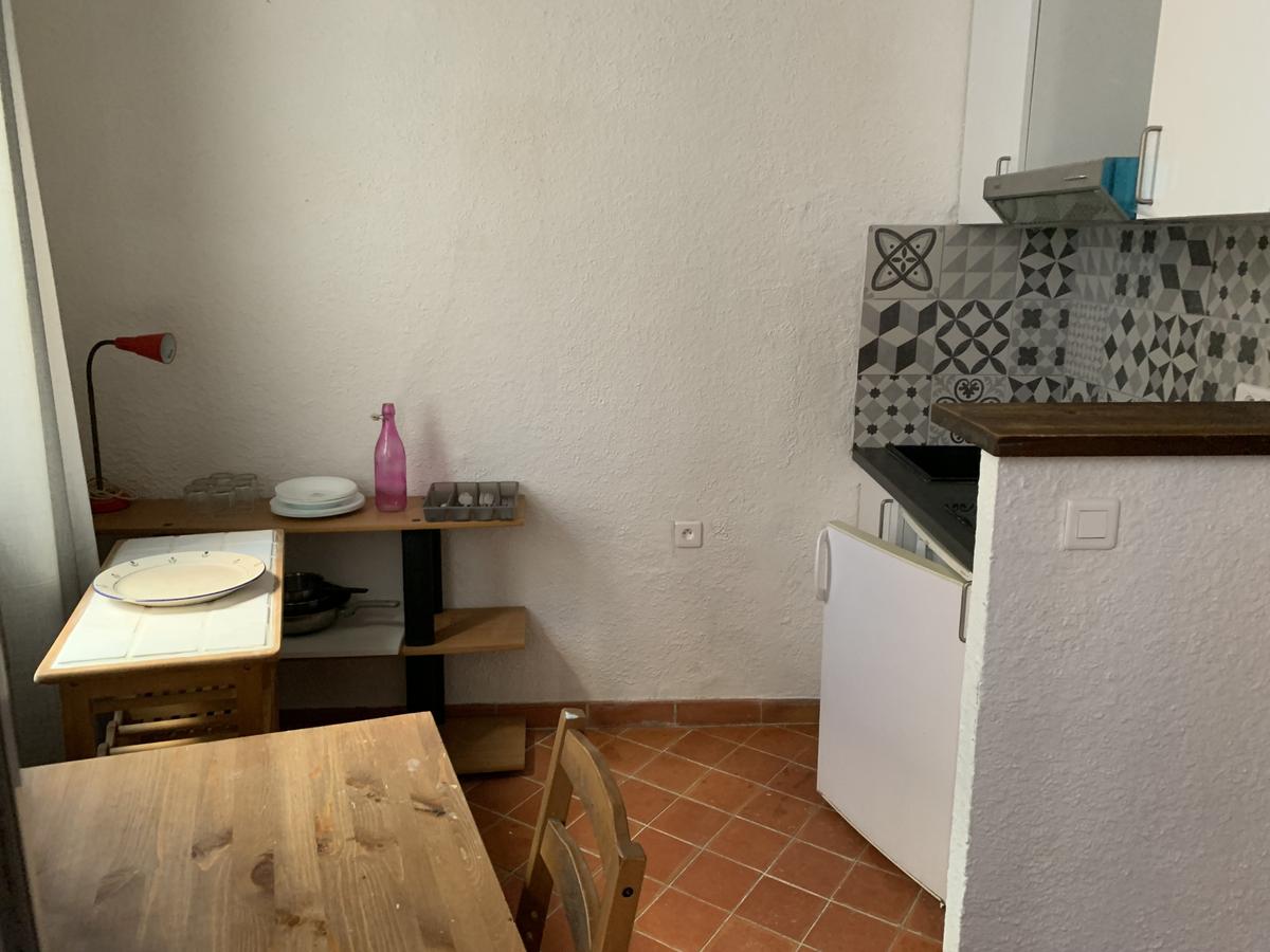 Furnished 1/2-bedroom apartment on Rue Venel