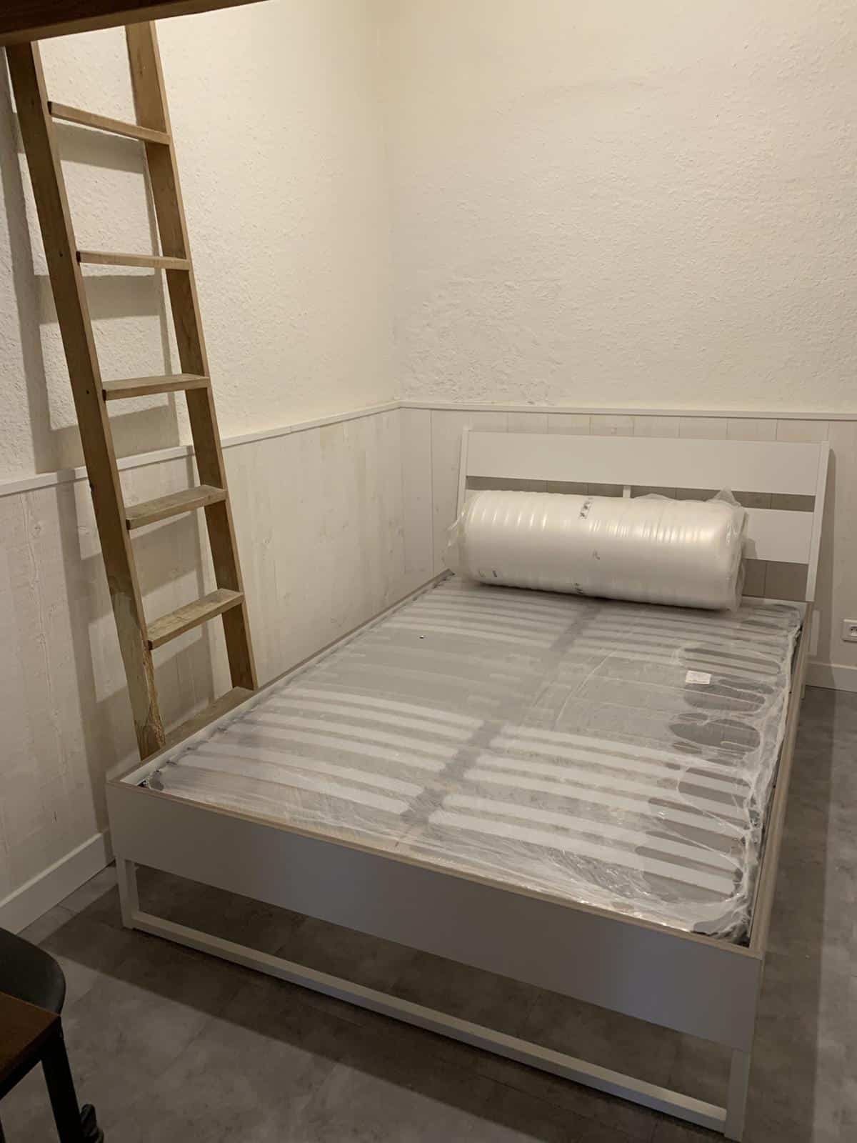 Furnished 1/2-bedroom apartment on Rue Venel