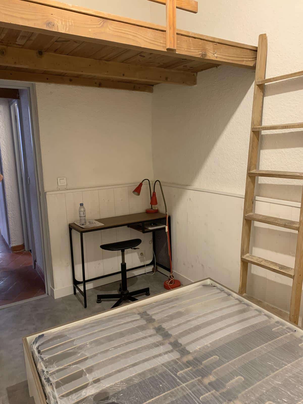 Furnished 1/2-bedroom apartment on Rue Venel