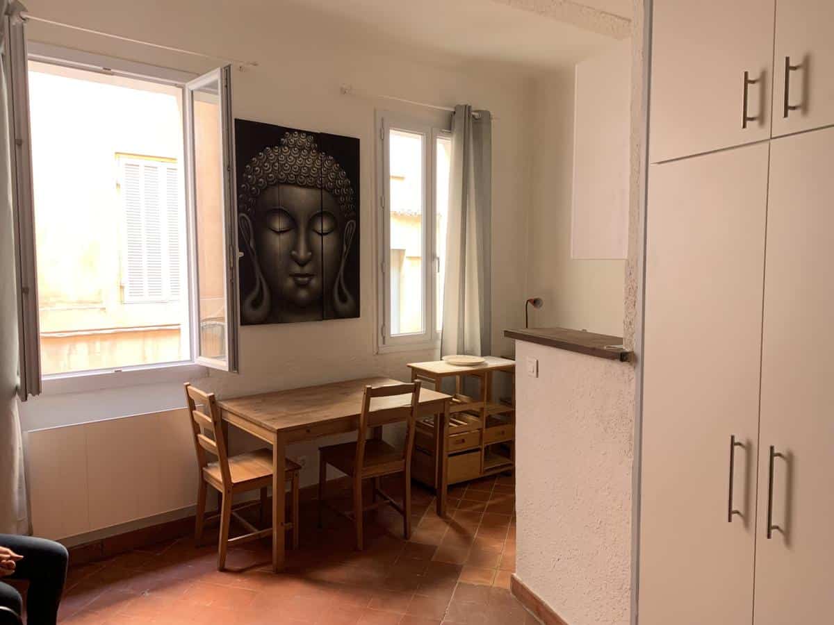 Furnished 1/2-bedroom apartment on Rue Venel